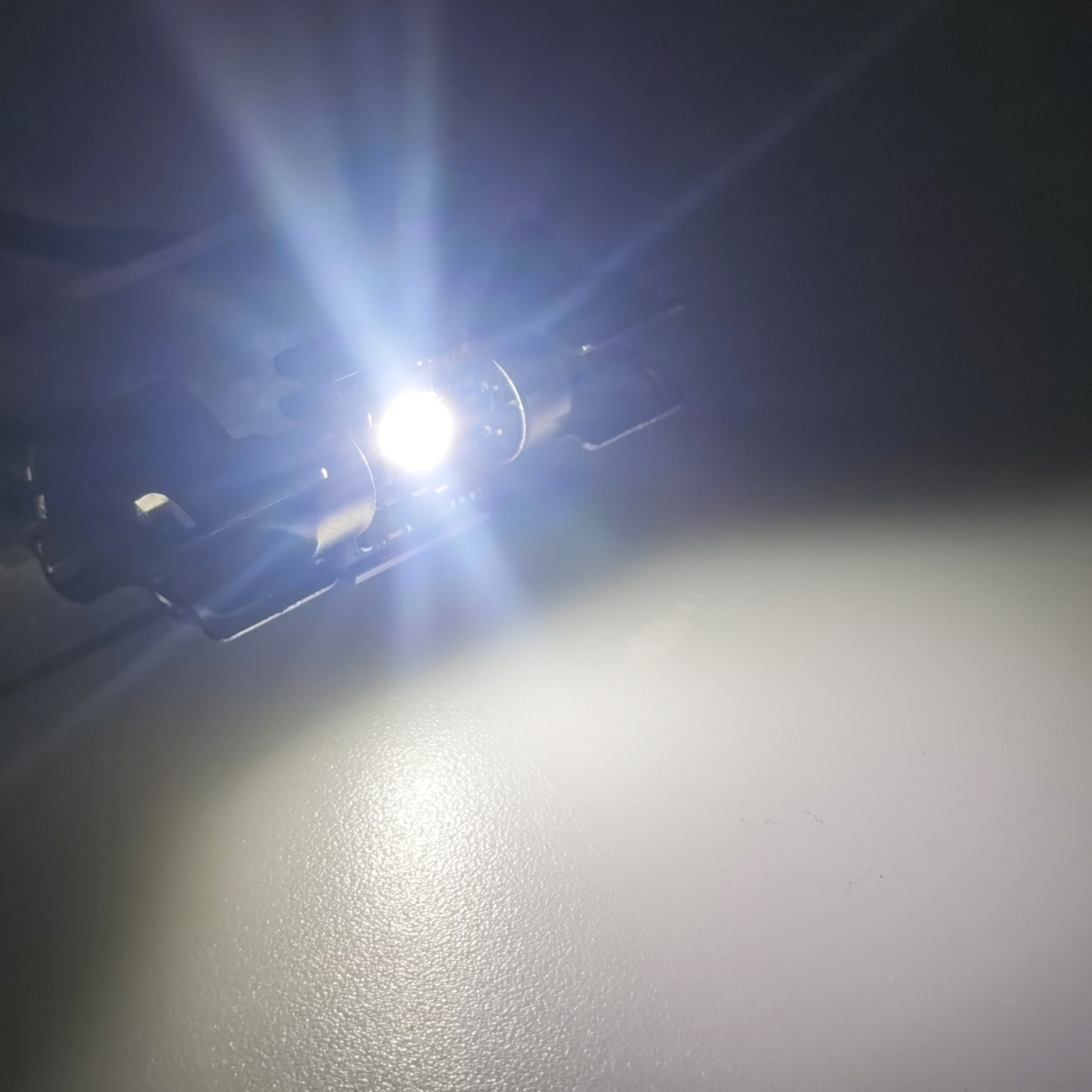 Riglow™ 31mm 2SMD 1860 Dual Colour CANBUS LED Festoon Bulb – White + Icy Blue | 400LM | 2.5W | AC 10–24V-7